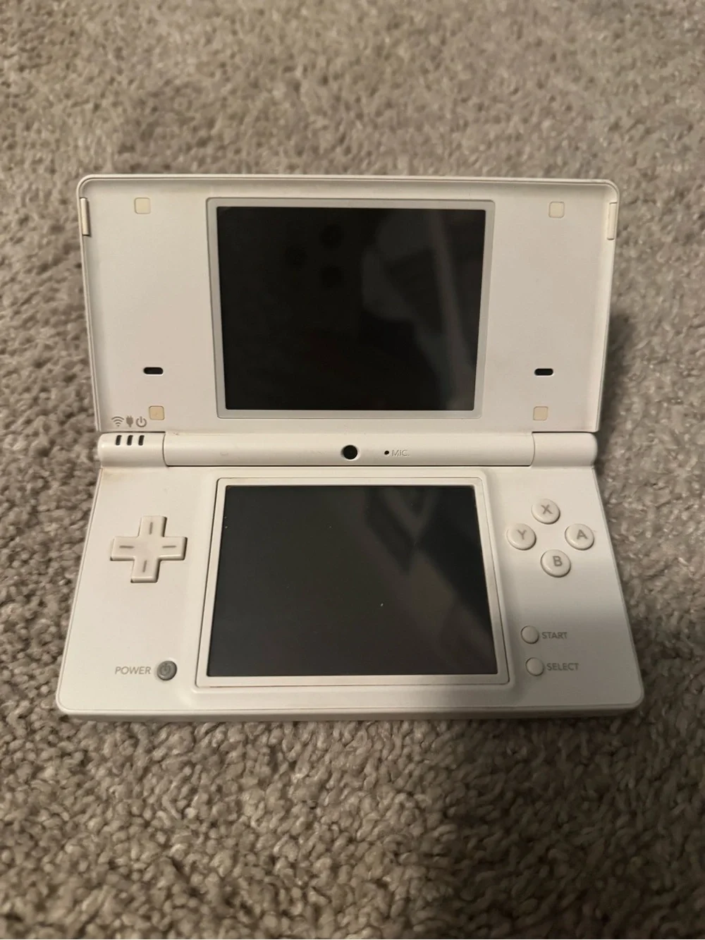 Nintendo DSI White Dual-Screen Handheld with 4 DS Game Cartridges - Japanese